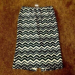 3/$20 Small elastic waist skirt. Slit in back